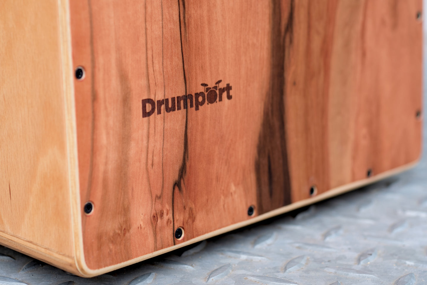 Plug 'n Play Cajon – Extended Version mit eingebautem Mikrofon
