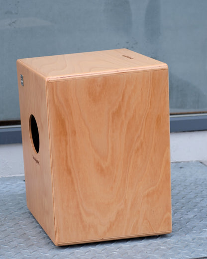 Plug 'n Play Cajon – Extended Version mit eingebautem Mikrofon